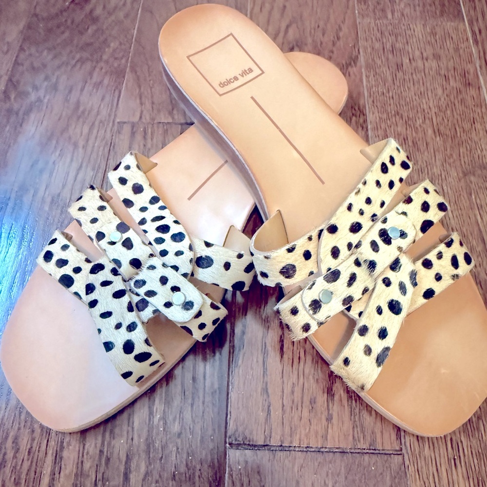 Dolce Vita Tan and Black Sandals with Print Size 6 1/2. BRAND New!  CLEARANCE!